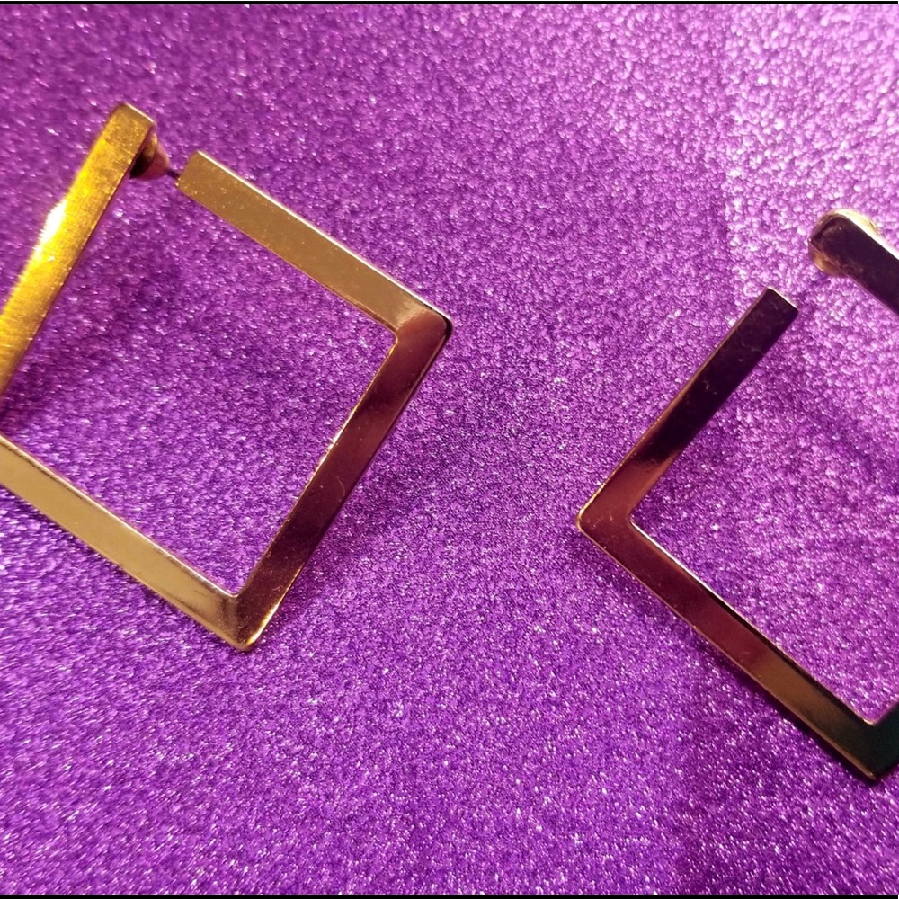 Classic Geometric earrings.